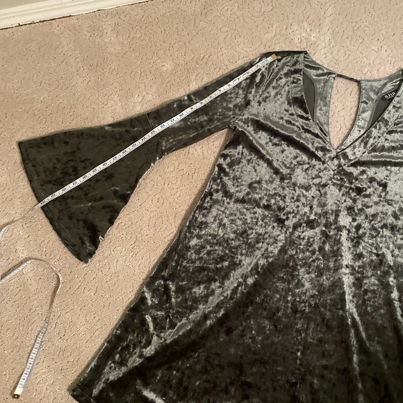 Women’s green crush velvet dress! - Picture 5 of 7